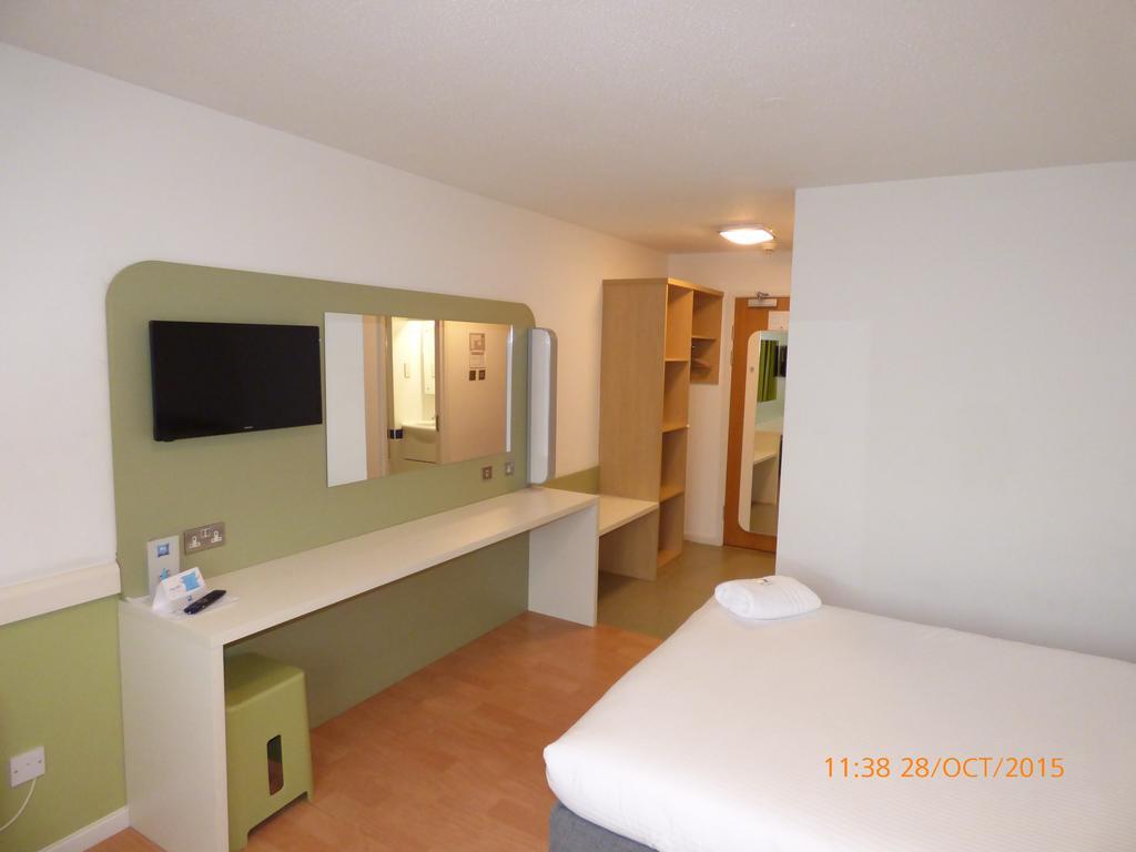 Warrington Motel, J20 M6 Lymm Services Eksteriør billede