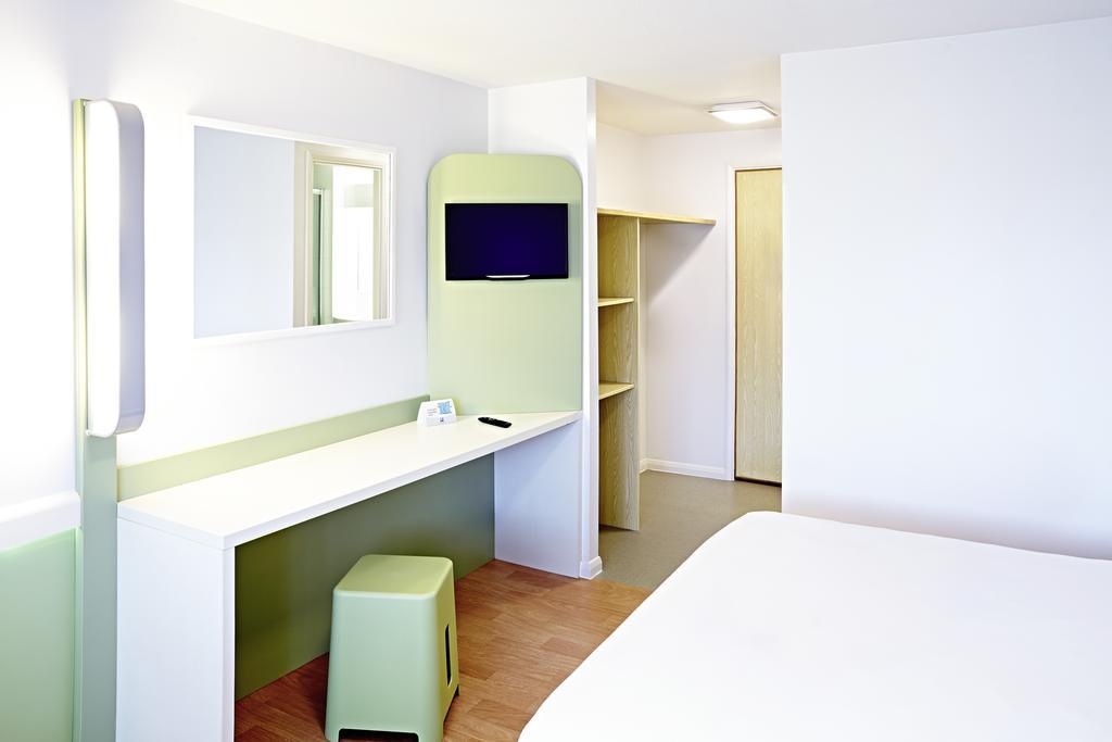 Warrington Motel, J20 M6 Lymm Services Eksteriør billede