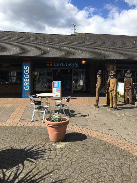 Warrington Motel, J20 M6 Lymm Services Eksteriør billede