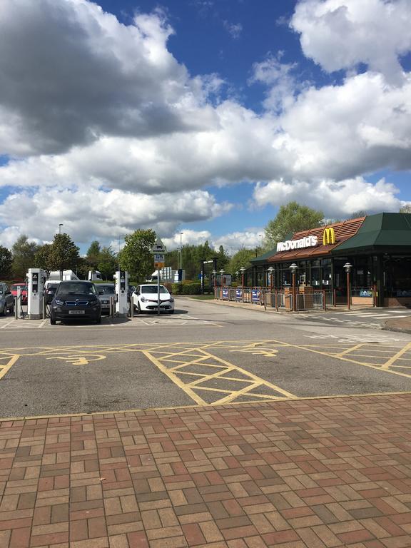 Warrington Motel, J20 M6 Lymm Services Eksteriør billede