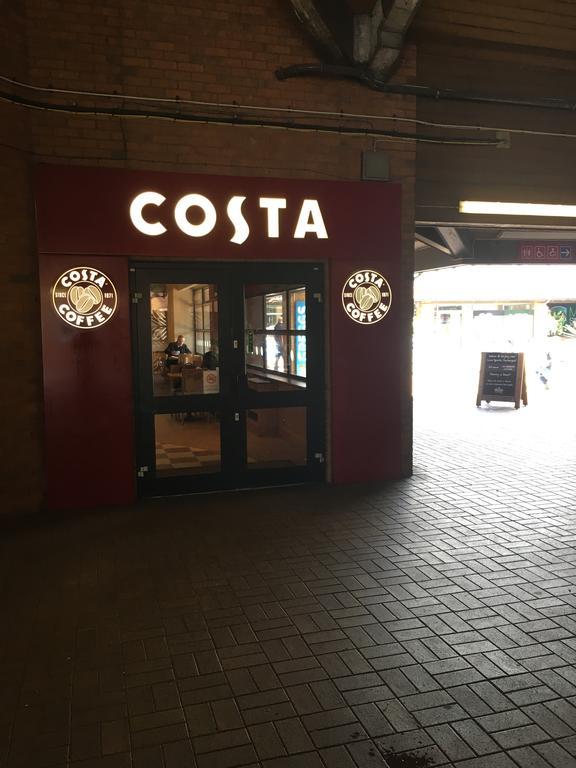 Warrington Motel, J20 M6 Lymm Services Eksteriør billede