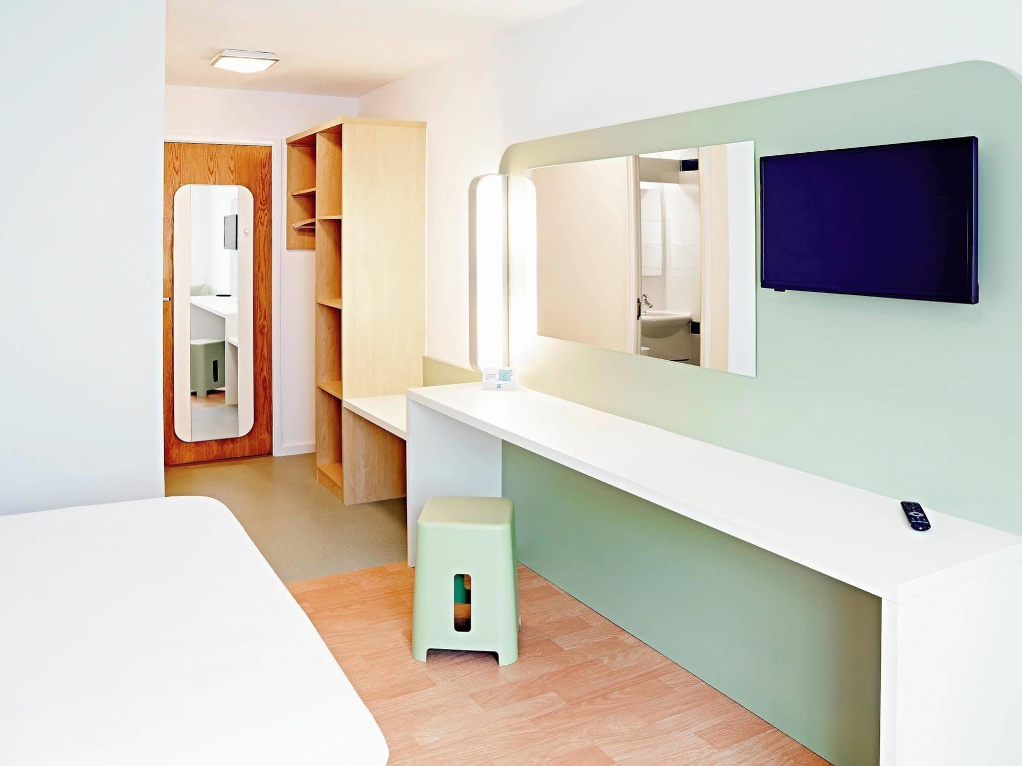 Warrington Motel, J20 M6 Lymm Services Eksteriør billede